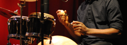 Octave Komlan, excellent percussionniste, a rejoint le groupe fin 2009
