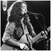 Fatoum chante sa terre, l'exil, la femme